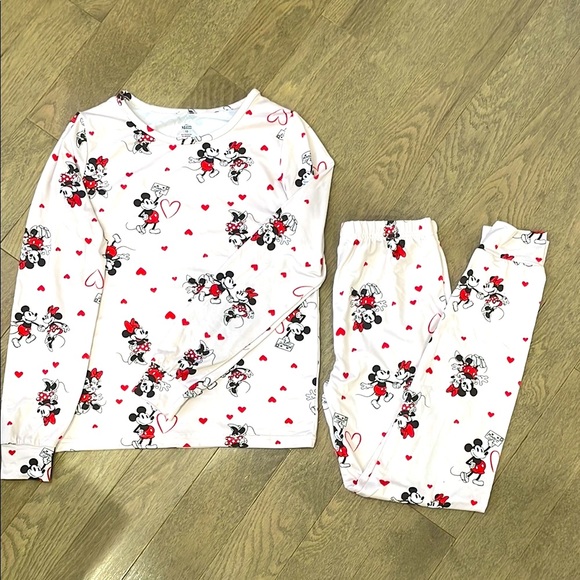 Disney Minnie Mouse Kids Pajamas with Mickey and Minnie Mouse Print - Picture 8 of 13